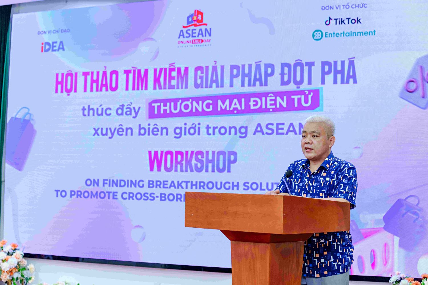 Thúc đẩy doanh nghiệp đột phá thương mại điện tử xuyên biên giới.