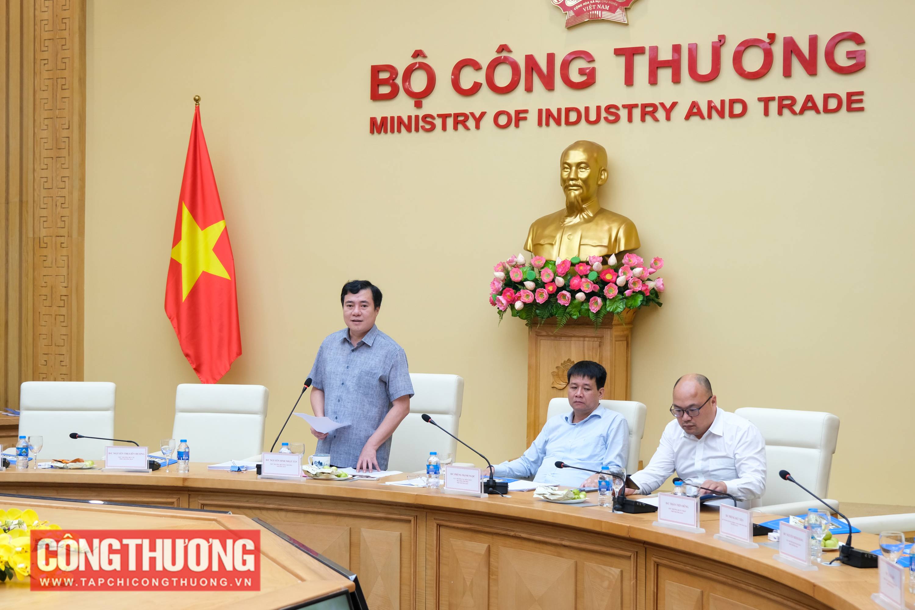 Thứ trưởng Bộ Công Thương Nguyễn Sinh Nhật Tân chủ trì cuộc họp Ban soạn thảo, Tổ biên tập xây dựng dự án Luật Hóa chất (sửa đổi)