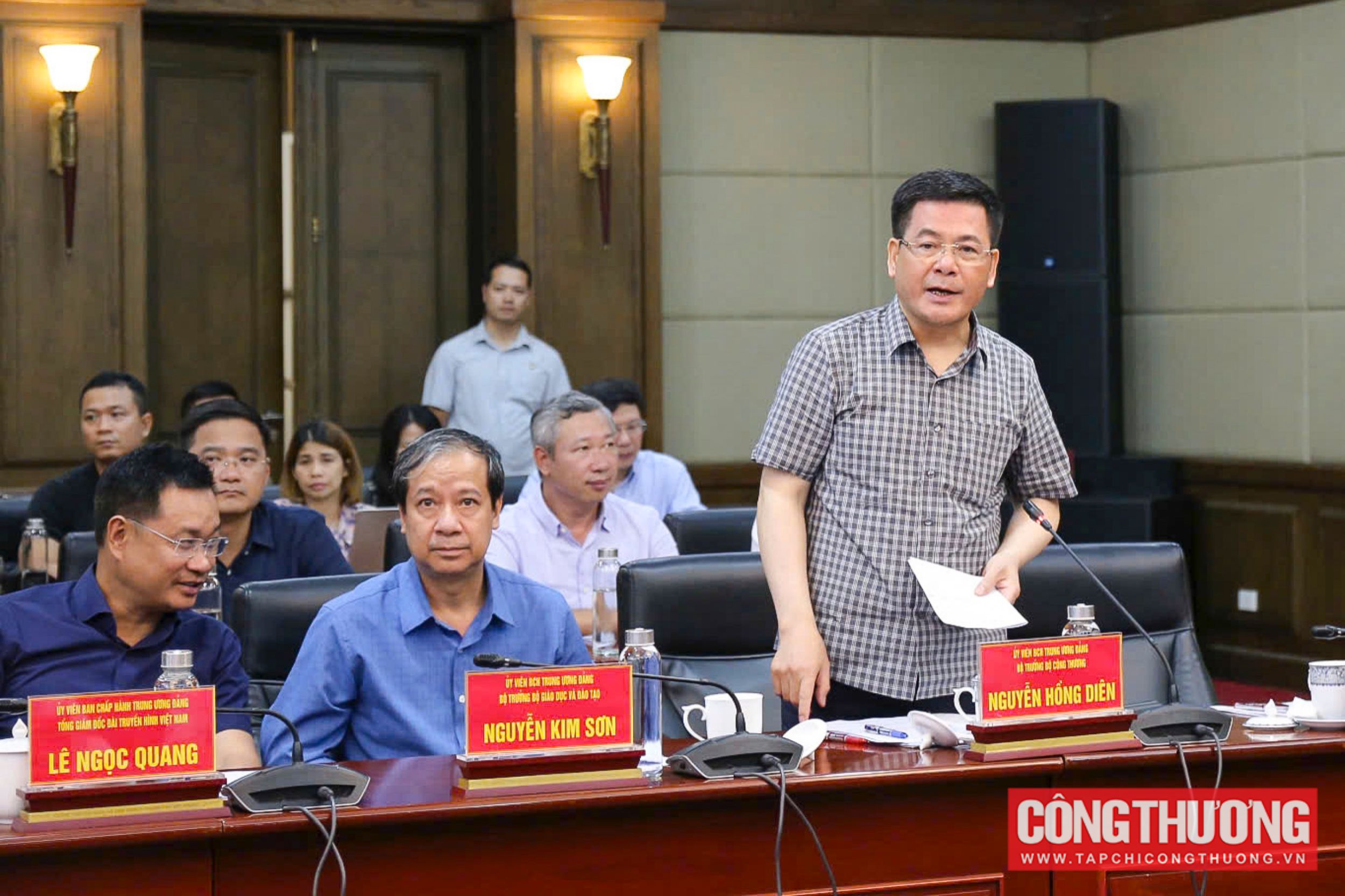 Bộ trưởng Nguyễn Hồng Diên phát biểu tại buổi làm việc