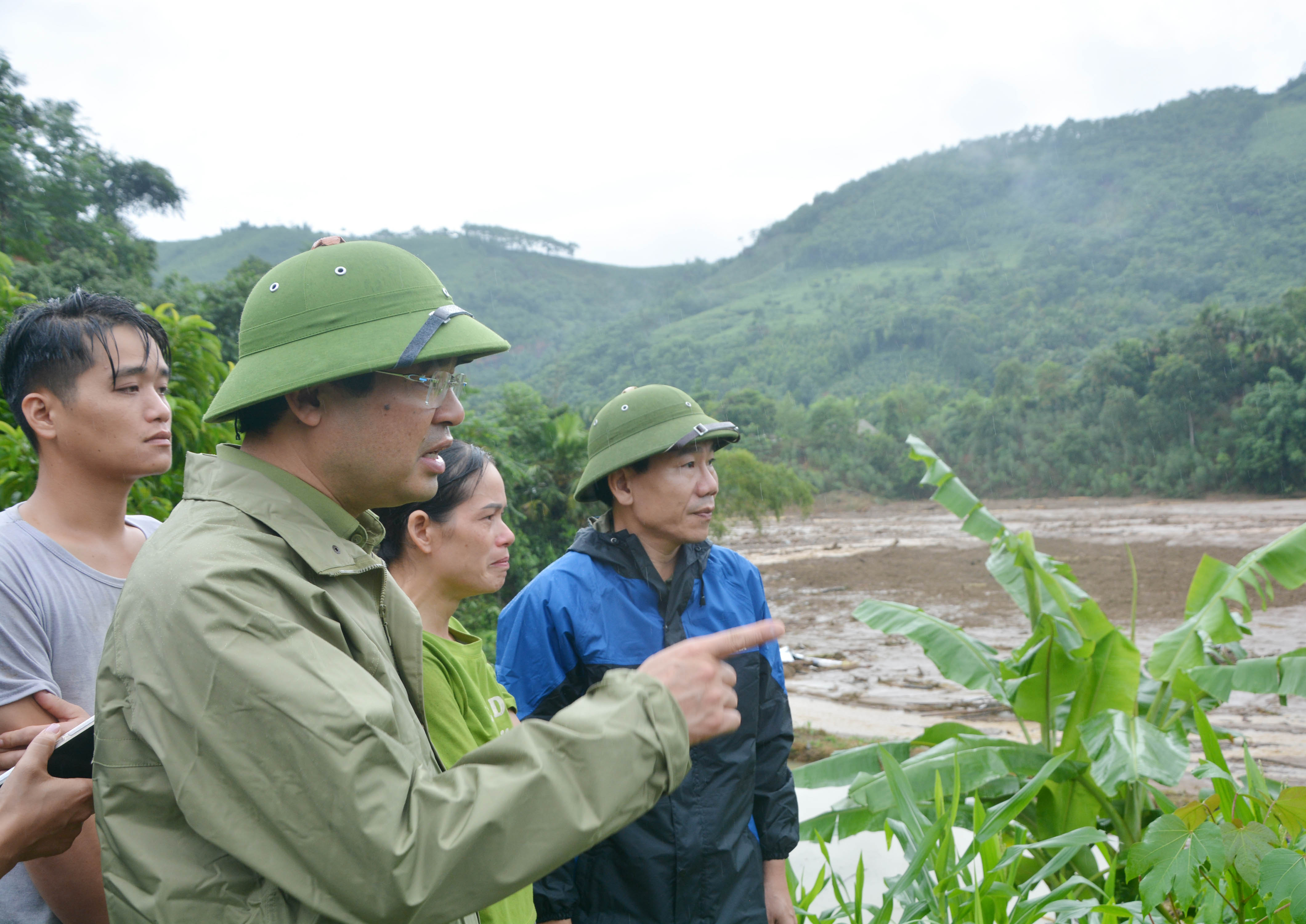 Lũ quét kinh hoàng san bằng cả thôn Làng Nủ, Chủ tịch UNBD tỉnh Lào Cai trực tiếp chỉ đạo tìm kiếm cứu nạn