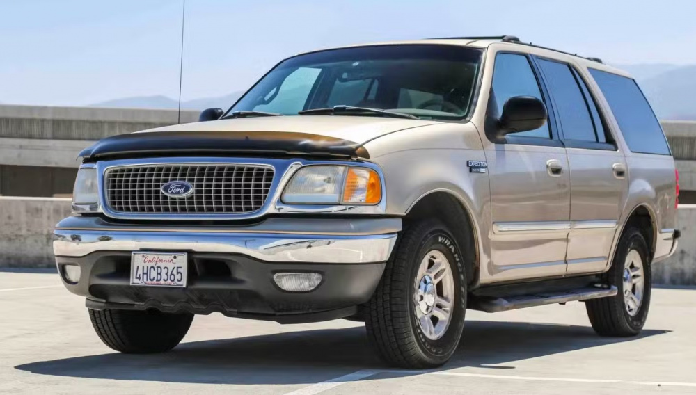 Khám phá 5 thế hệ của mẫu SUV Ford Expedition