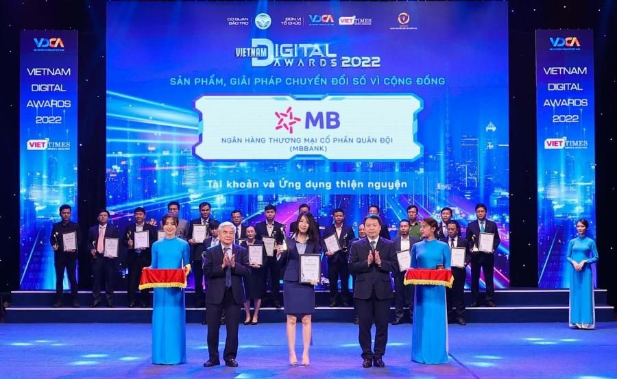 MB ‘thắng lớn’ tại giải thưởng Chuyển đổi số Việt Nam 2022 2