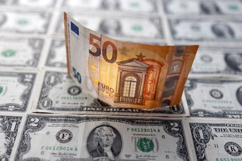 Đồng USD và Euro giảm mạnh tại Nga