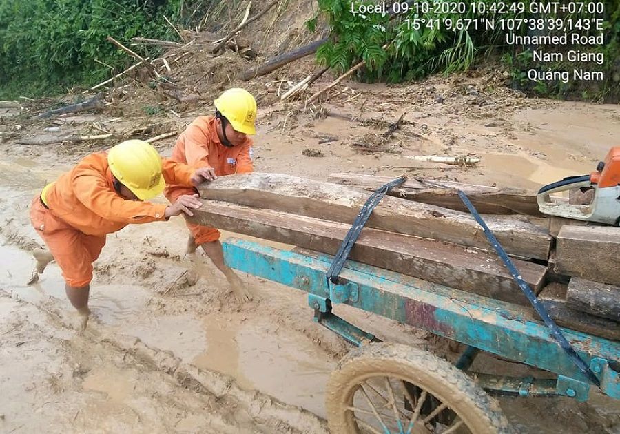 Khắc phục sự cố điện tại huyện miền núi Nam Giang, Quảng Nam