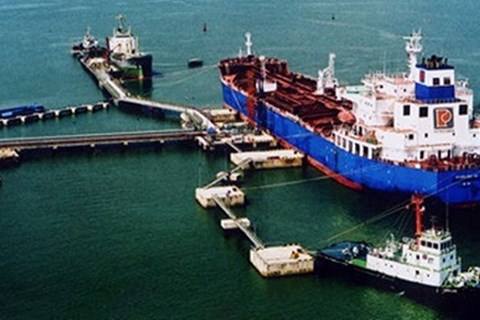 Tăng chi phí đưa xăng dầu từ nước ngoài về cảng: Chưa giải quyết được vấn đề!