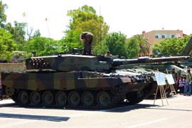 Tây Ban Nha quyết định cung cấp xe tăng Leopard và tên lửa phòng không Aspide cho Ukraine