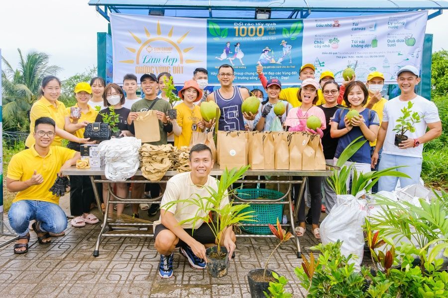 Hàng trăm tình nguyện viên Phú Quốc xuống phố thu gom rác 2