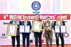 AHLĐ Nguyễn Quang Mâu – Chủ tịch thương hiệu Gốm Đất Việt nhận danh hiệu “Giáo sư danh dự” của Viện Đại học Kỷ lục Thế giới