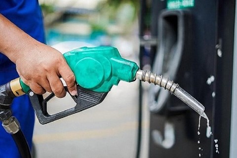 Nóng: Bộ Tài chính đề xuất giảm 50% thuế VAT, TTĐB cho xăng dầu