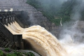 Mực nước hồ thủy điện ngày 23/10: Thủy điện tại Quảng Nam tăng xả để duy trì mực nước cao nhất trước lũ