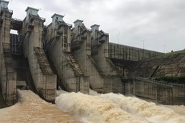 Mực nước hồ thủy điện ngày 8/10: Thủy điện miền Trung tiếp tục căng mình ứng phó mưa lũ