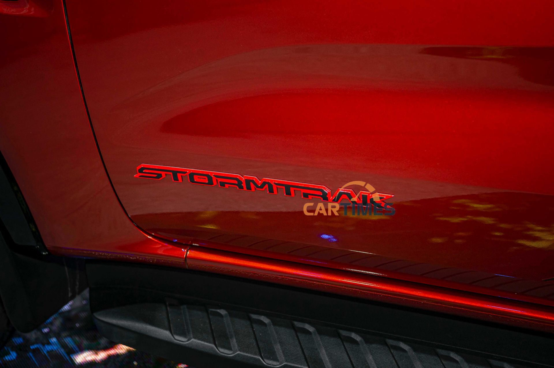 Logo ở thân xe Ford Ranger Stormtrak