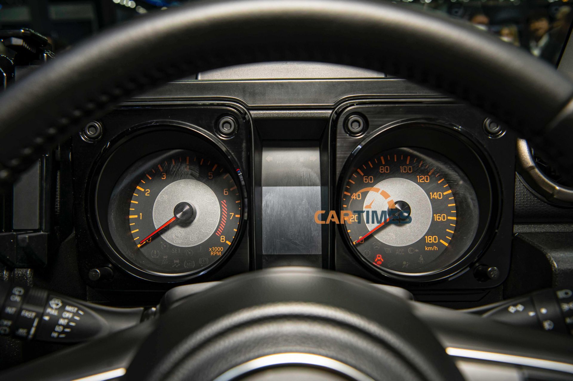 Đồng hồ hiển thị trên Suzuki Jimny