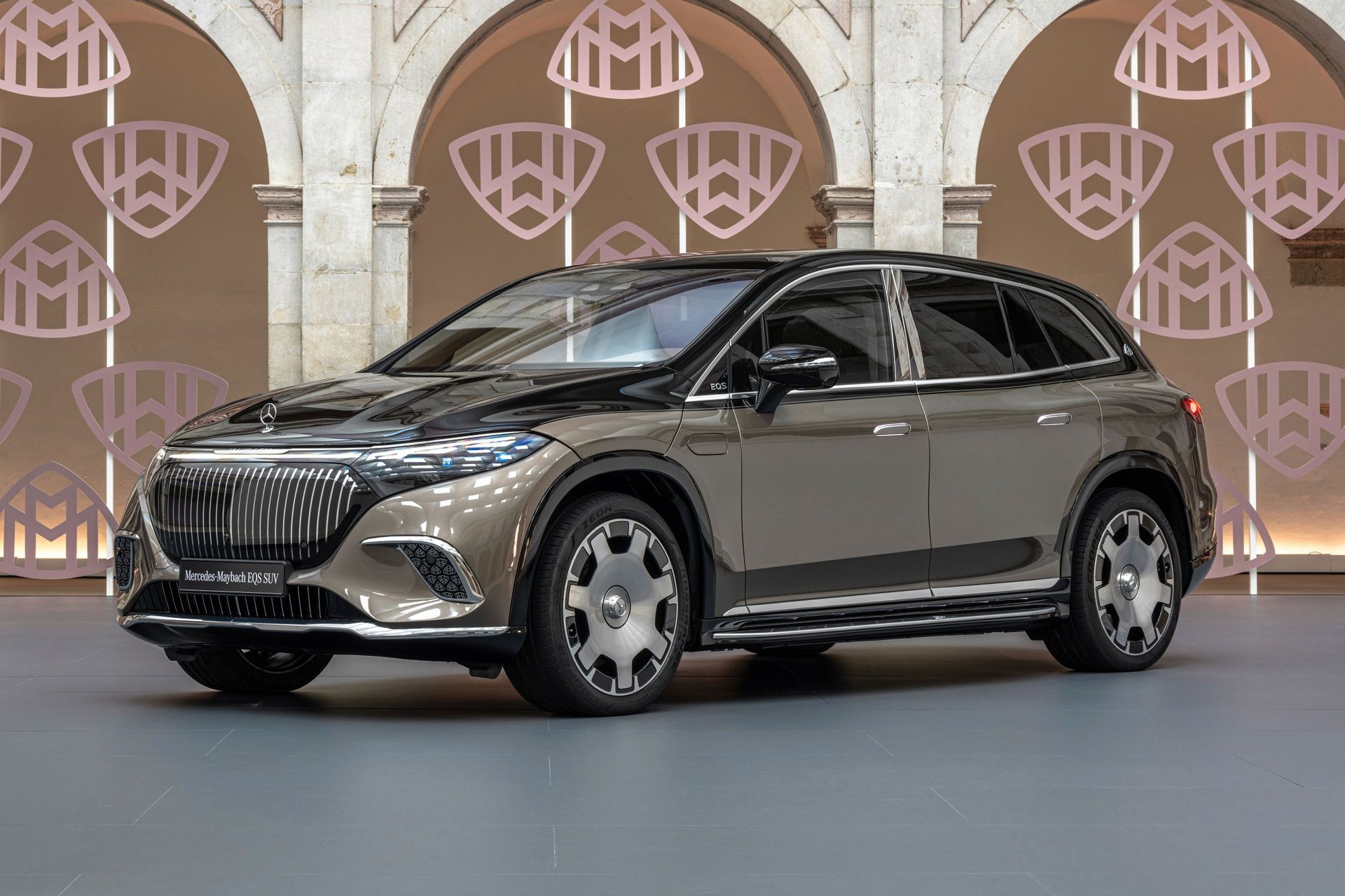 Xe điện gầm cao hạng sang Mercedes-Maybach EQS 680 ra mắt