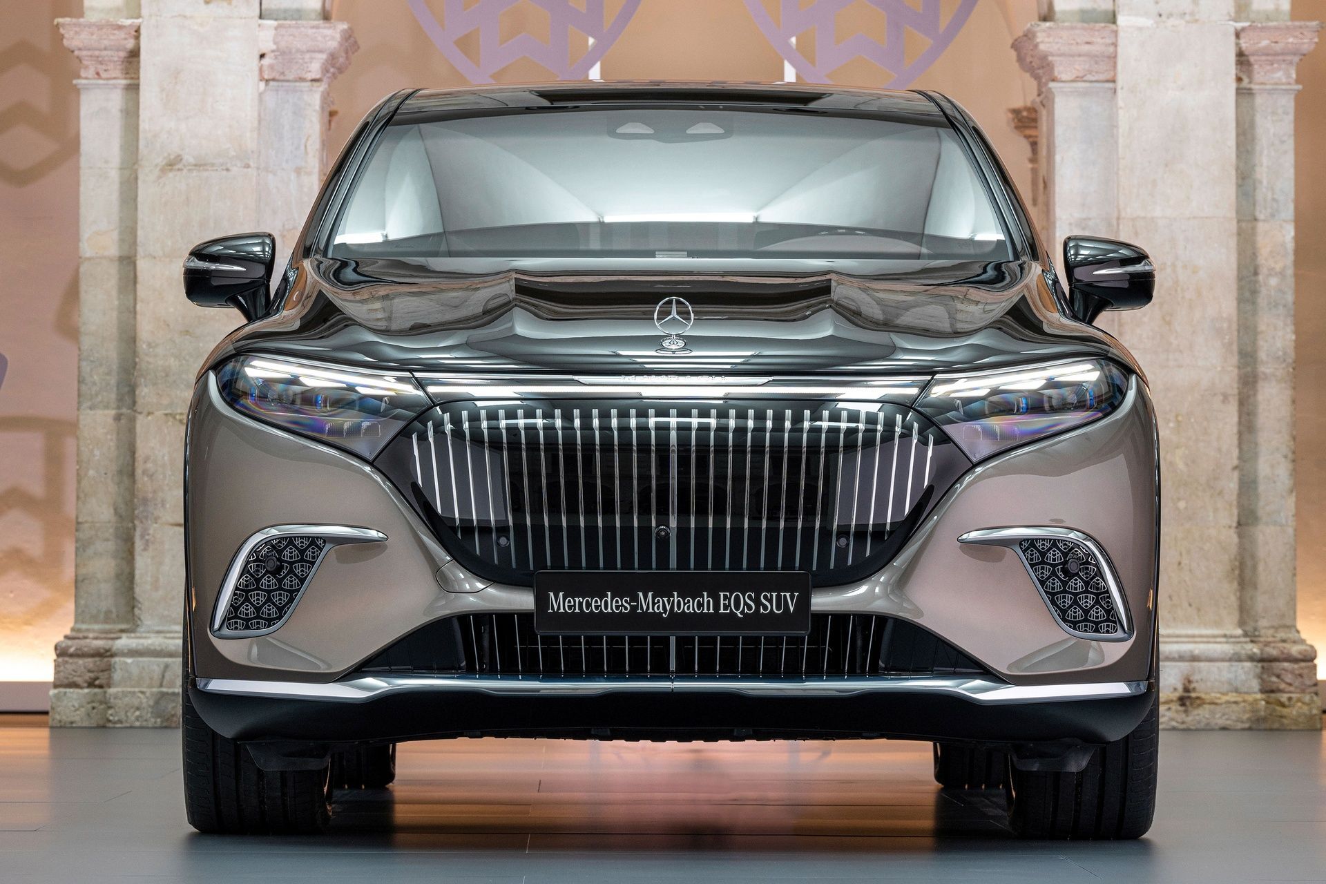 Xe điện gầm cao hạng sang Mercedes-Maybach EQS 680 ra mắt