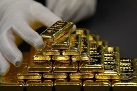 Giá vàng phục hồi trên mức 2.000 USD khi đồng USD suy yếu