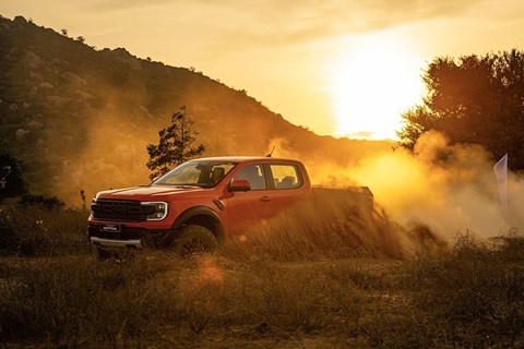 Một ngày lái thử Ford Ranger Raptor 2023 trên đất Phan Rang