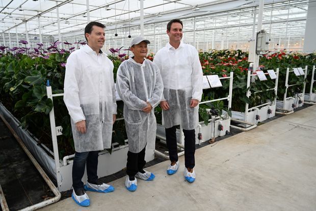 Ông Jack Ma đi thăm đại học nông nghiệp