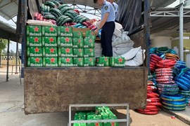 Tạm giữ gần 1.900 chai bia Heineken khi đang vận chuyển qua địa phận tỉnh Phú Yên