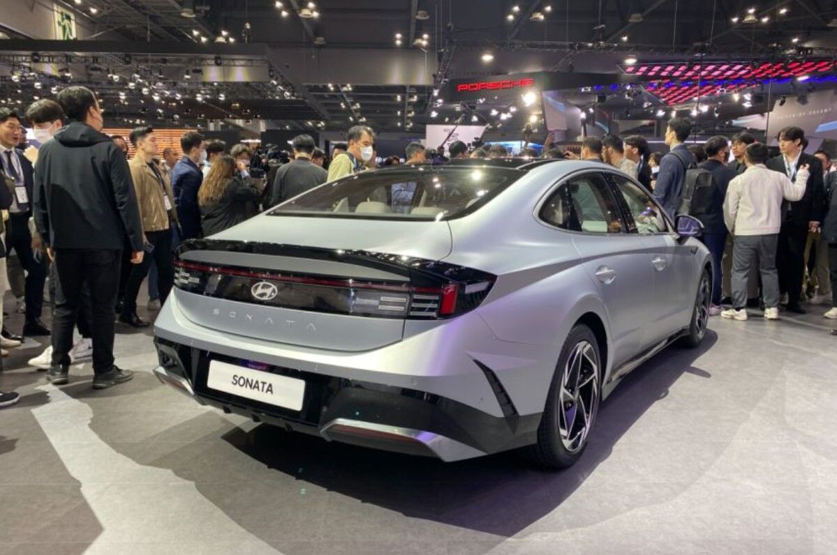  Seoul 2023 : Hyundai Sonata thế hệ mới xuất hiện với thiết kế sắc sảo 2