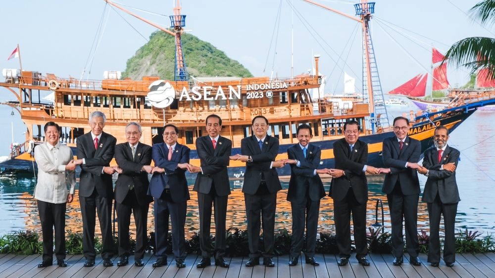 Hội nghị cấp cao ASEAN lần thứ 42 Indonesia