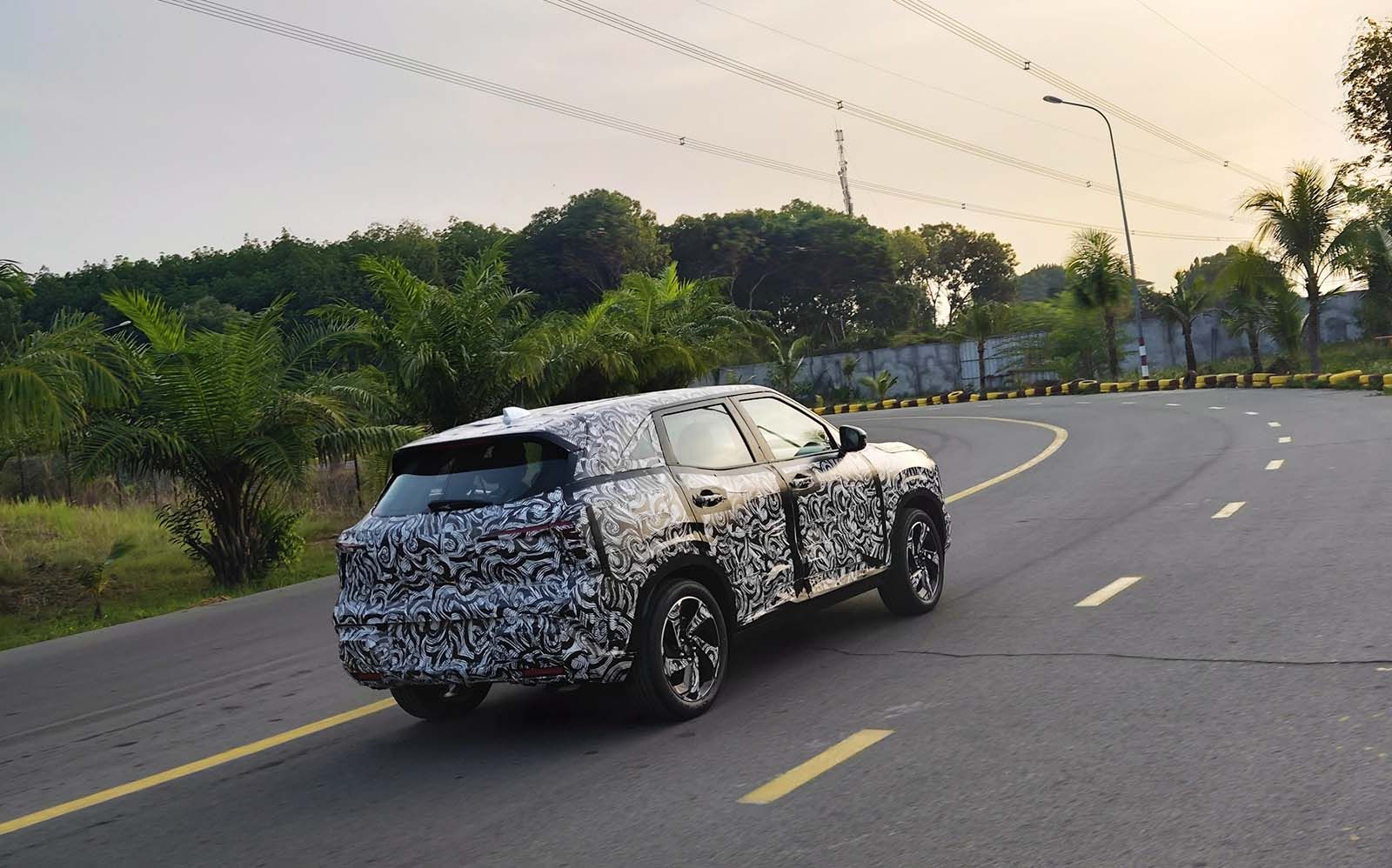 Phần đuôi xe Mitsubishi XFC