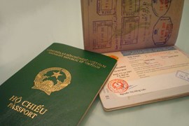 Đề xuất kéo dài và mở rộng thị thực cho người nước ngoài