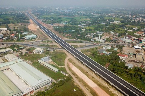 Đề xuất dùng vốn thu phí nhàn rỗi đầu tư hoàn thiện cao tốc Bến Lức - Long Thành