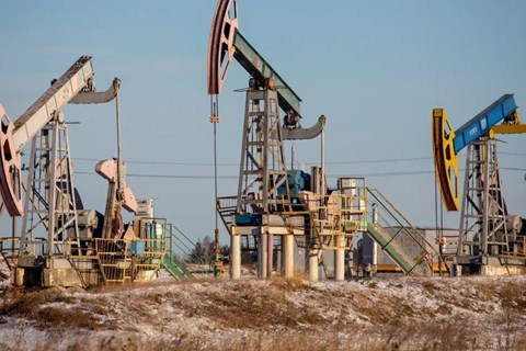 Giá dầu thô 16/5: Phục hồi nhẹ khi Hoa Kỳ bắt đầu mua bổ sung dự trữ dầu và nguồn cung dầu từ Canada sụt giảm