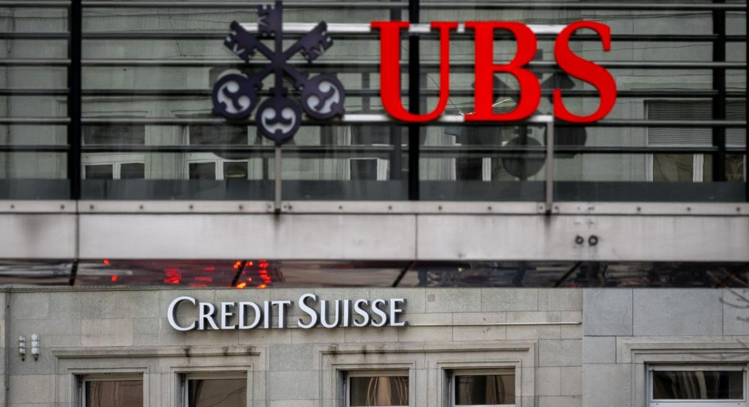 tiếp quản Credit Suisse