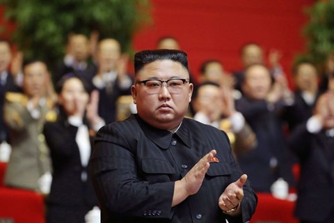 Ông Kim Jong Un thị sát cơ sở lắp ráp vệ tinh do thám quân sự