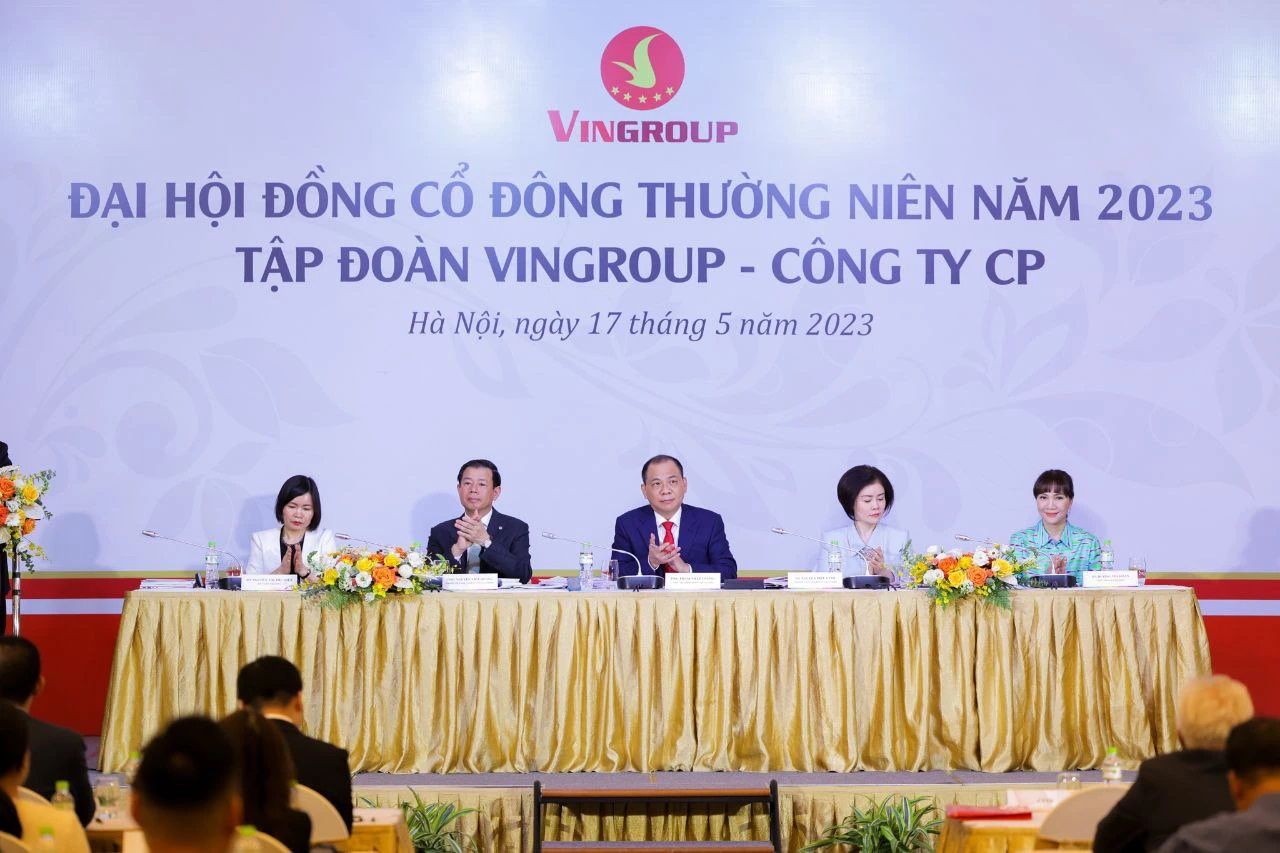 ty-phu-pham-nhat-vuong-ly-giai-nguyen-nhan-bo-xe-xang-sang-san-xuat-xe-dien--n2.jpg