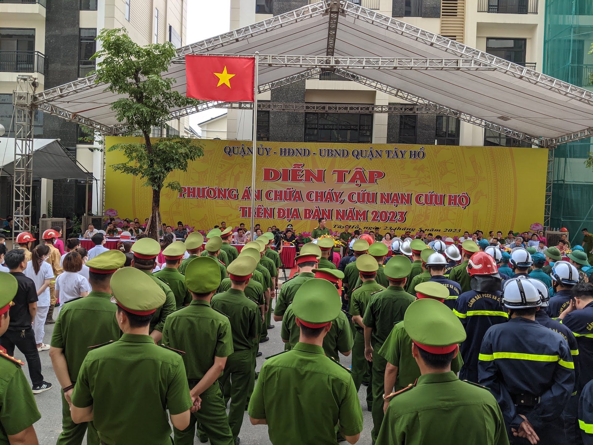 dien-tap-phong-chay-chua-chay-va-cuu-nan-cuu-ho-tai-chung-cu-cao-cap-o-ha-noi.jpg