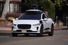 Uber và Waymo hợp tác triển khai dự án robotaxi