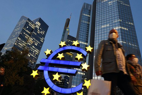 Bất chấp các rủi ro tài chính, Châu Âu có thể tiếp tục tăng lãi suất nhằm kiềm chế lạm phát