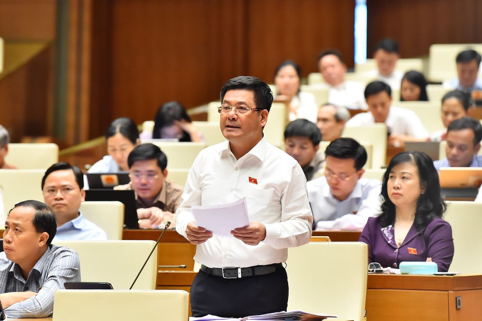 Bộ trưởng Bộ Công Thương Nguyễn Hồng Diên nói về năng lượng tái tạo và nhập khẩu điện