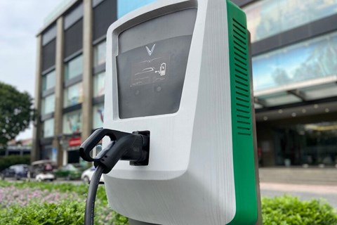 VinFast tăng phí sạc xe điện