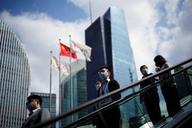 Ngân hàng Trung Quốc kêu gọi nhân viên hạn chế khoe hàng hiệu, du lịch sang chảnh