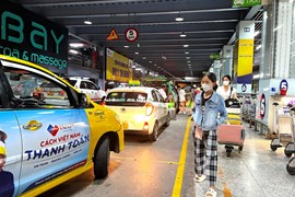 Bộ Giao thông khẳng định phải thu phí tự động ô tô vào sân bay