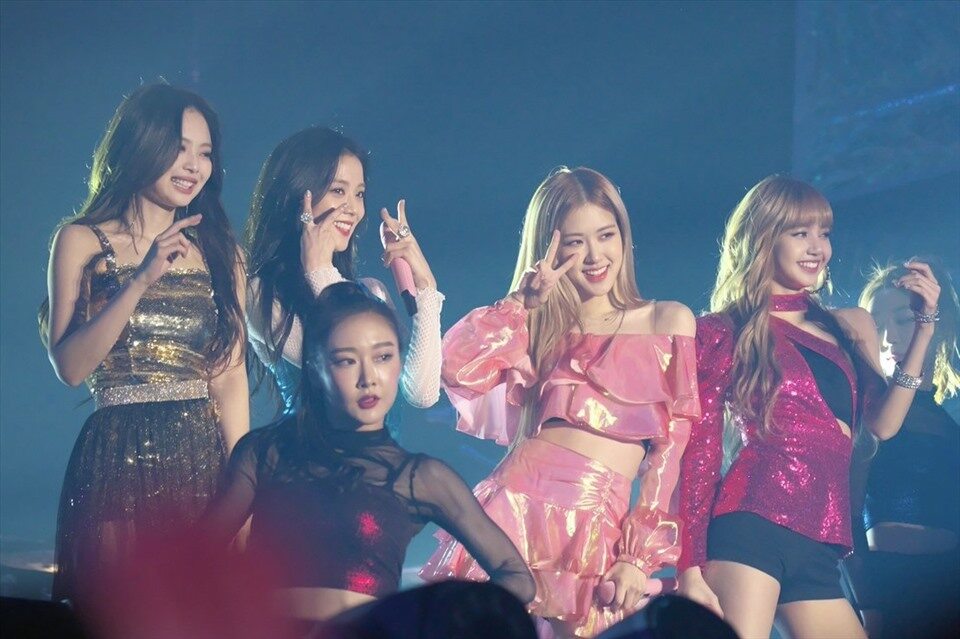 gioi-tre-xon-xao-ve-gia-ve-concert-blackpink-o-viet-nam-10-trieu-van-tranh-nhau-mua_6499904f58fa9.jpg