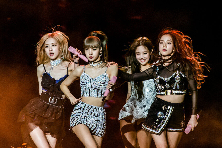 gioi-tre-xon-xao-ve-gia-ve-concert-blackpink-o-viet-nam-10-trieu-van-tranh-nhau-mua_64999093ccc64.jpg