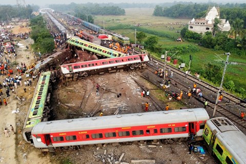 [Quốc tế nổi bật] Kết thúc chiến dịch cứu hộ thảm họa đường sắt tại Ấn Độ