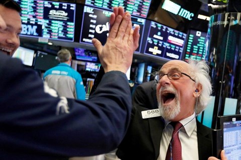 Dow Jones tranh thủ tăng 317 điểm trong lúc chờ chờ dữ liệu lạm phát Mỹ