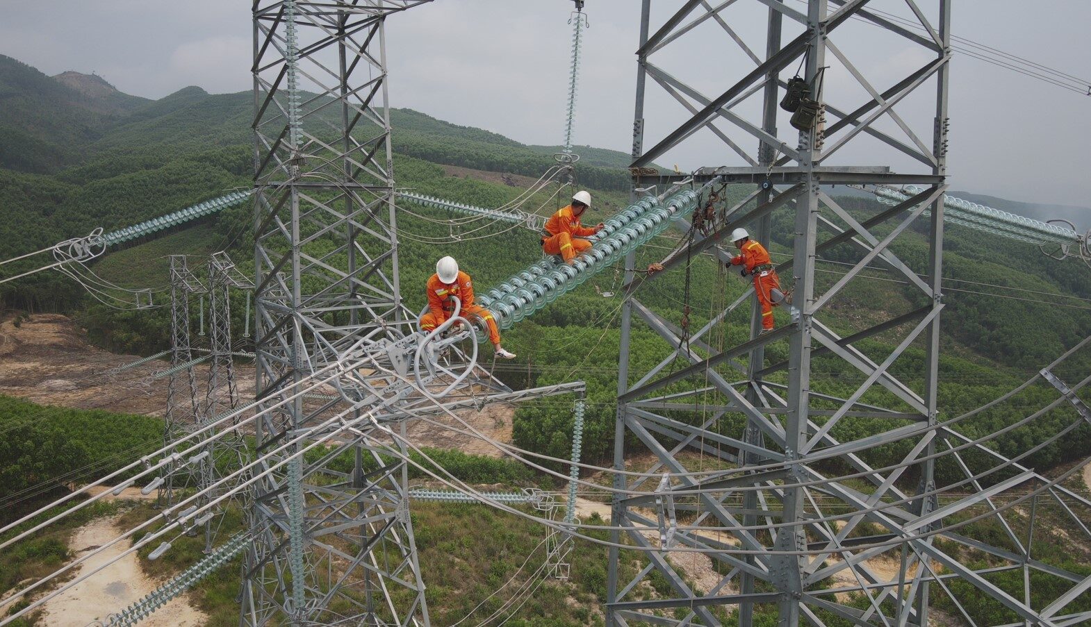 thach-thuc-tien-do-buoc-du-an-500kv-mach-3-quang-trach-pho-noi-phai-toc-hanh_64ad2dd6d8b6e.jpg