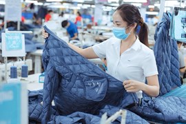 Tăng trưởng ngành dệt may Việt Nam giảm tốc, vướng điểm nghẽn Dệt nhuộm