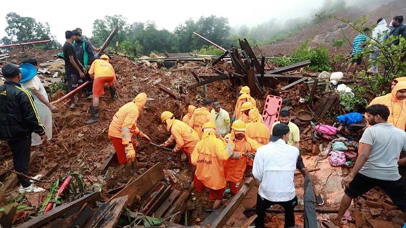 Lực lượng cứu hộ tại hiện trường vụ lở đất ở Ấn Độ