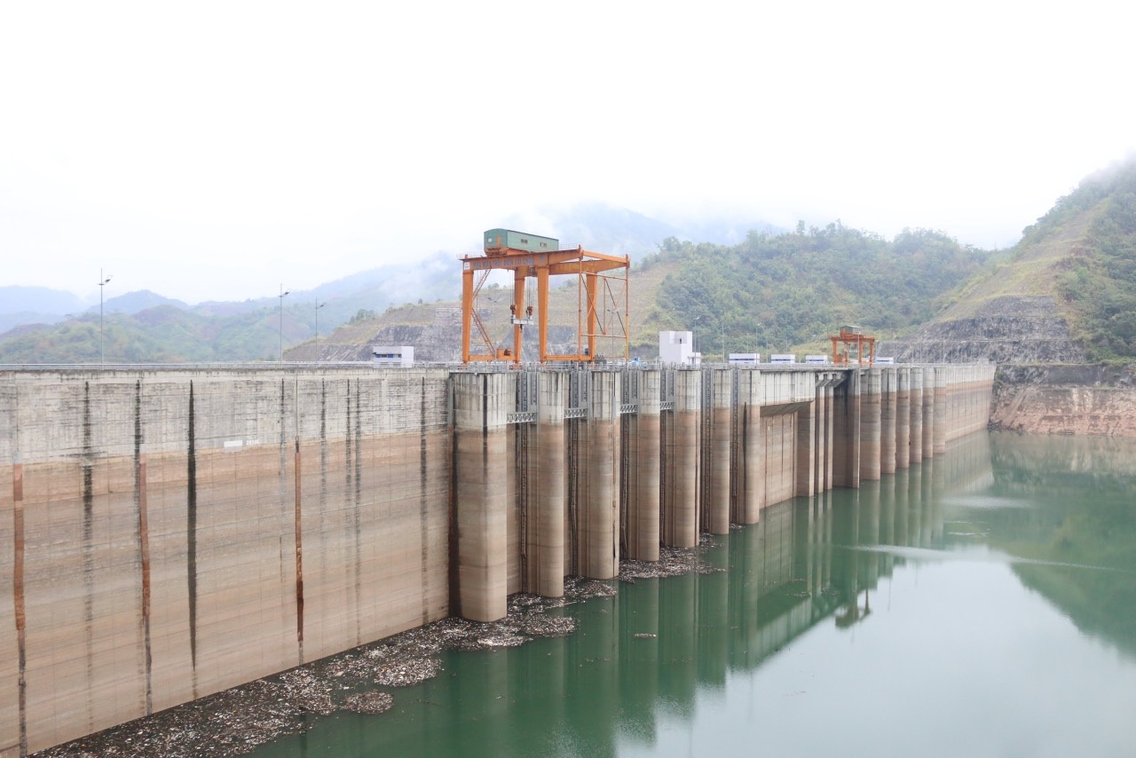 Sau 1-2 ngày giảm nước về bất ngờ, hồ thủy điện Lai Châu đang cải thiện dần lưu lượng và mực nước