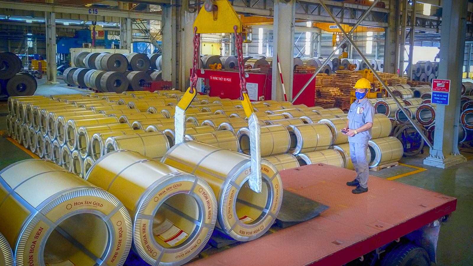 Sản xuất công nghiệp chưa thể phục hồi trở lại bởi cú sốc sụt giảm tổng cầu