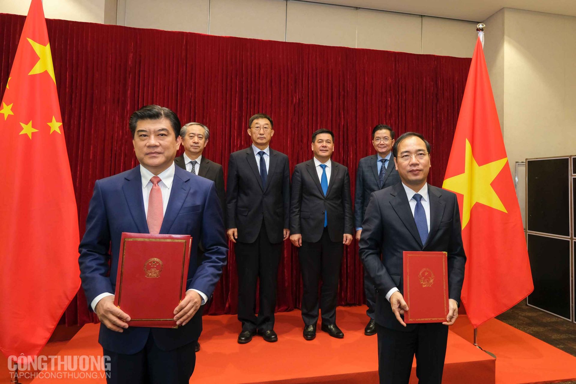 Lễ trao danh mục các nhiệm vụ trọng tâm năm 2023 giữa Bộ Công Thương Việt Nam và Chính quyền Khu ủy Khu tự trị dân tộc Choang Quảng Tây