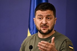 [Quốc tế nổi bật] Ông Volodymyr Zelensky khó khăn trên đường tìm hỗ trợ